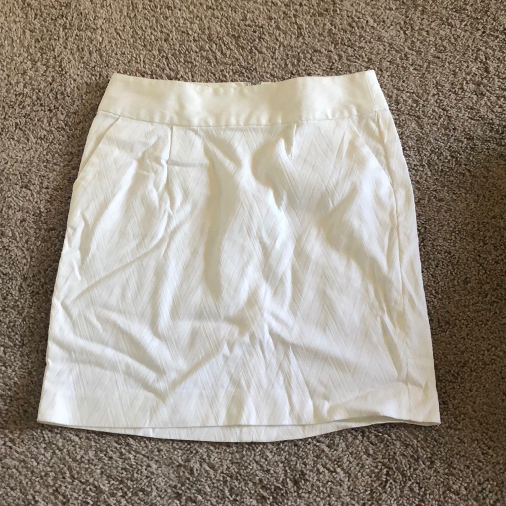 Banana republic white textured skirt